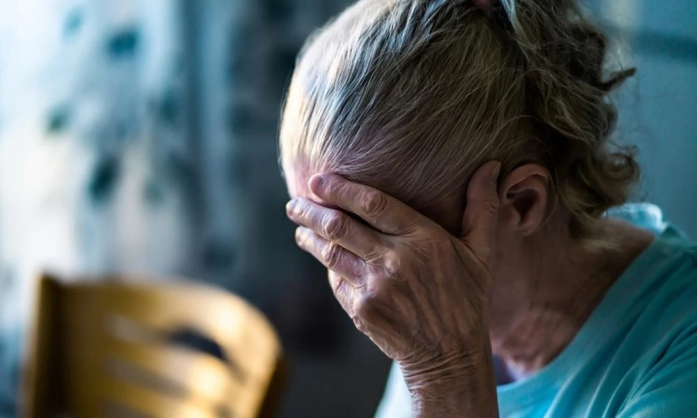 Κλείδωσαν ηλικιωμένη στην κουζίνα και ξάφρισαν τις οικονομίες της